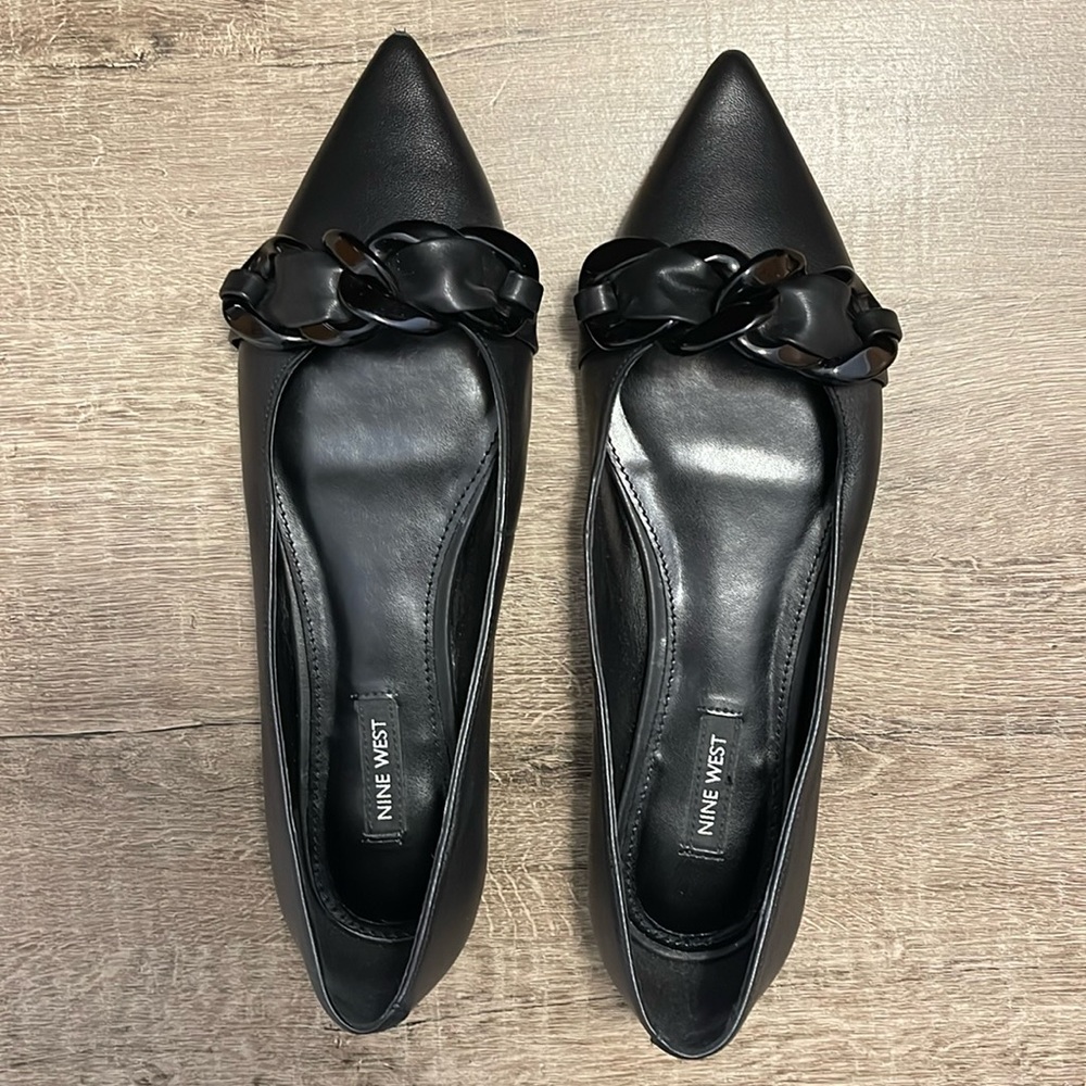 Nine West Black chain flat - size 8.5
